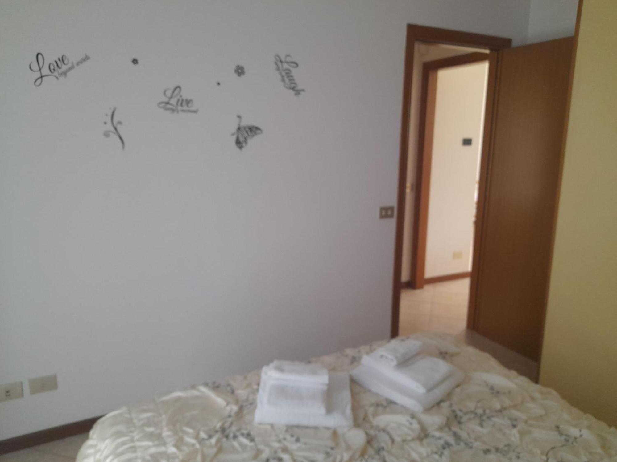Mahatma Residence Lake View لاتيزي الغرفة الصورة