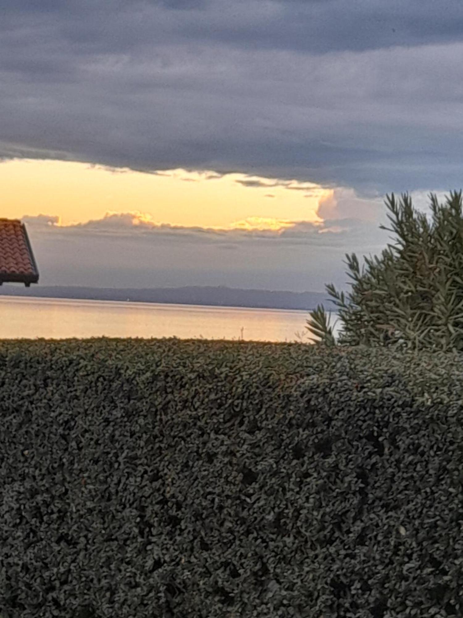 Mahatma Residence Lake View لاتيزي الغرفة الصورة